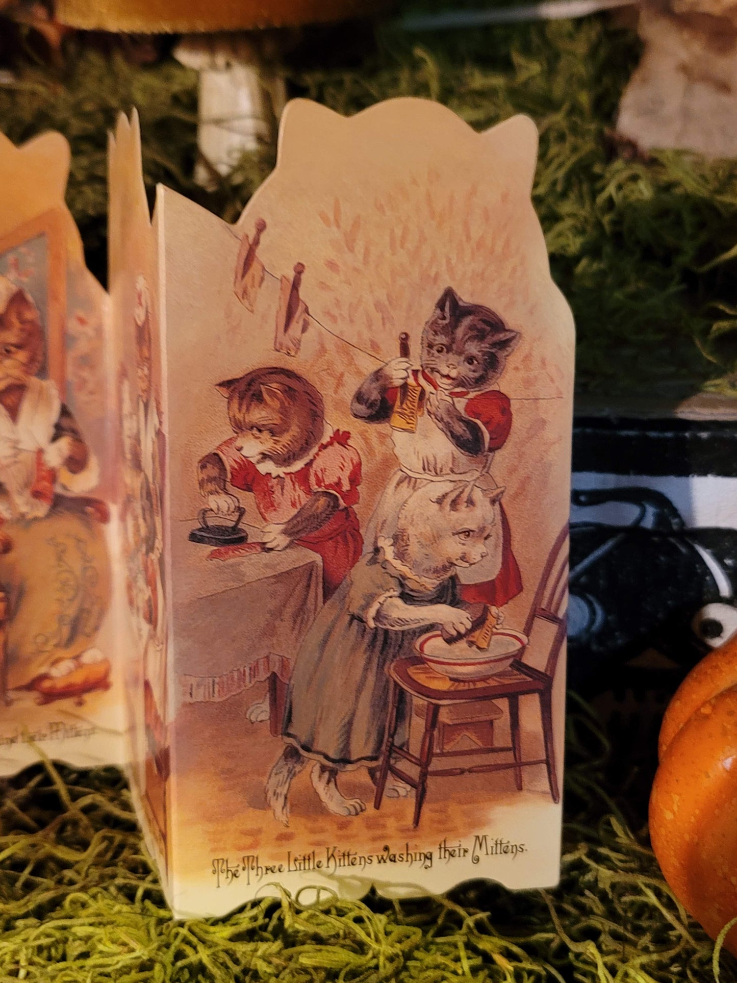 Vintage Victorian Style Three Kittens Fold Out Panorama Card
