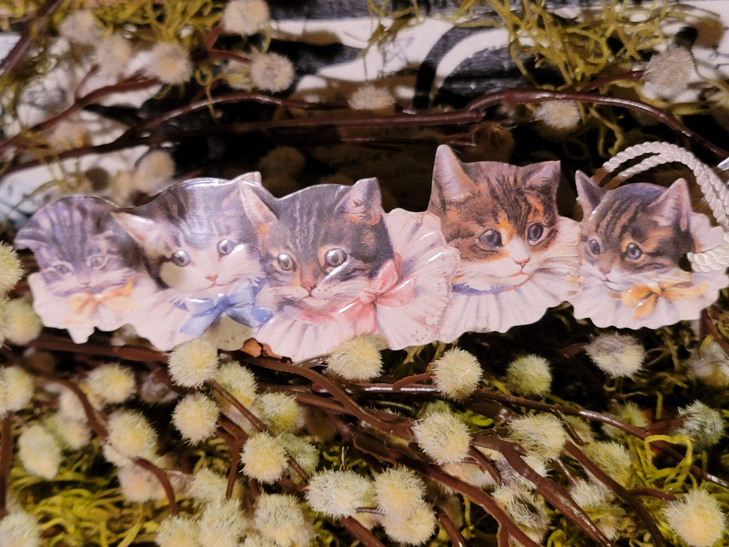 Vintage Victorian Style Die Cut Embossed Kitten Cats Book Mark
