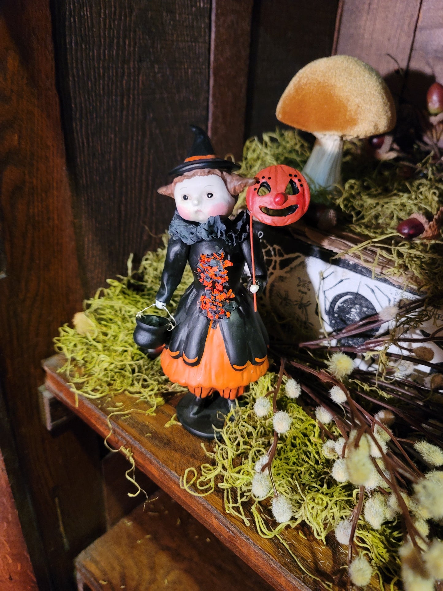 Vintage Folk Art Style Halloween Dee Harvey Winifred Wicklestick Witch Figurine