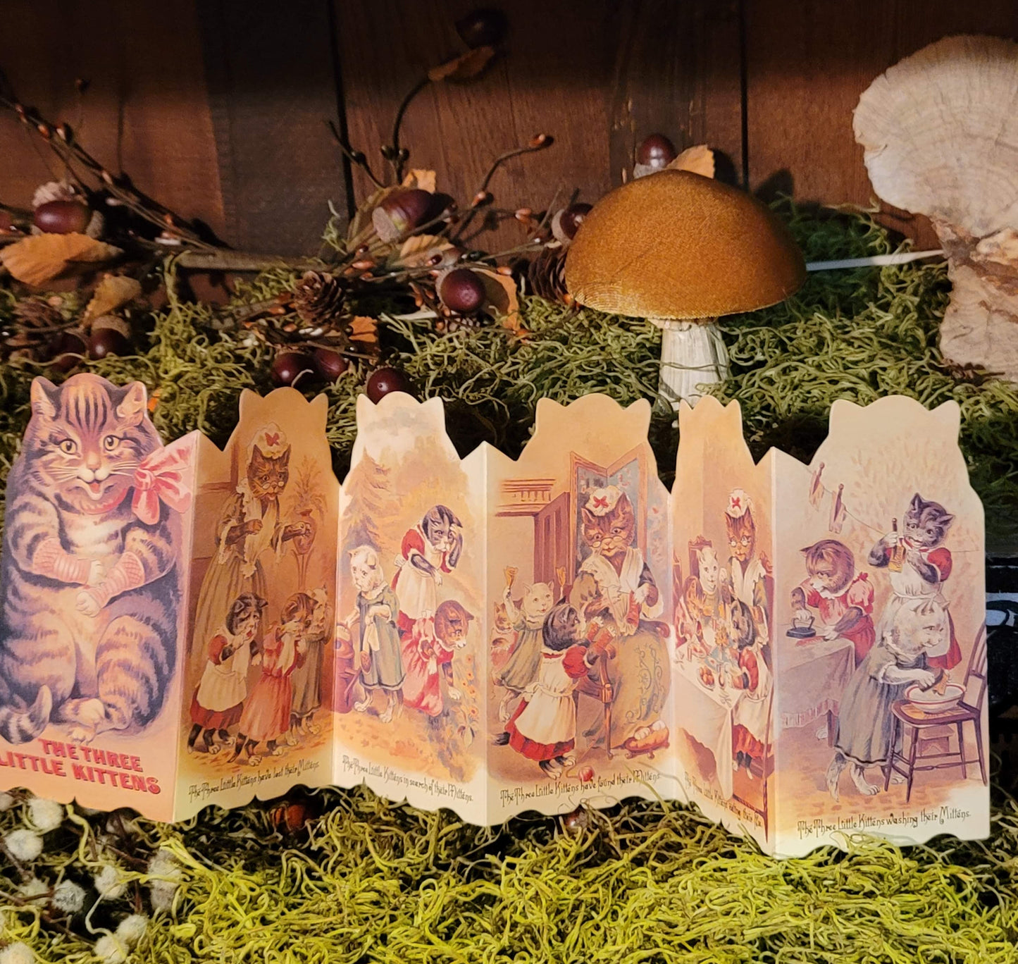 Vintage Victorian Style Three Kittens Fold Out Panorama Card