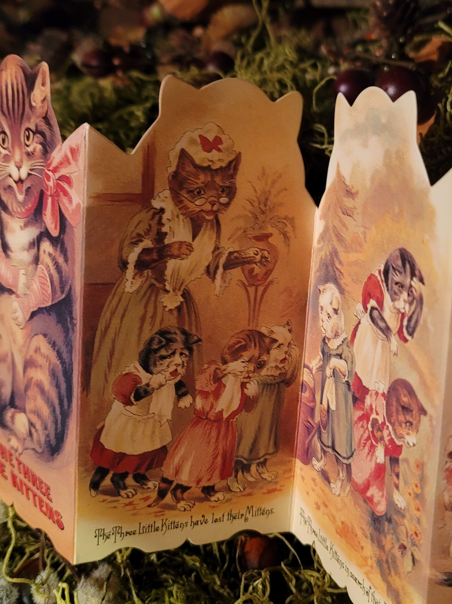 Vintage Victorian Style Three Kittens Fold Out Panorama Card