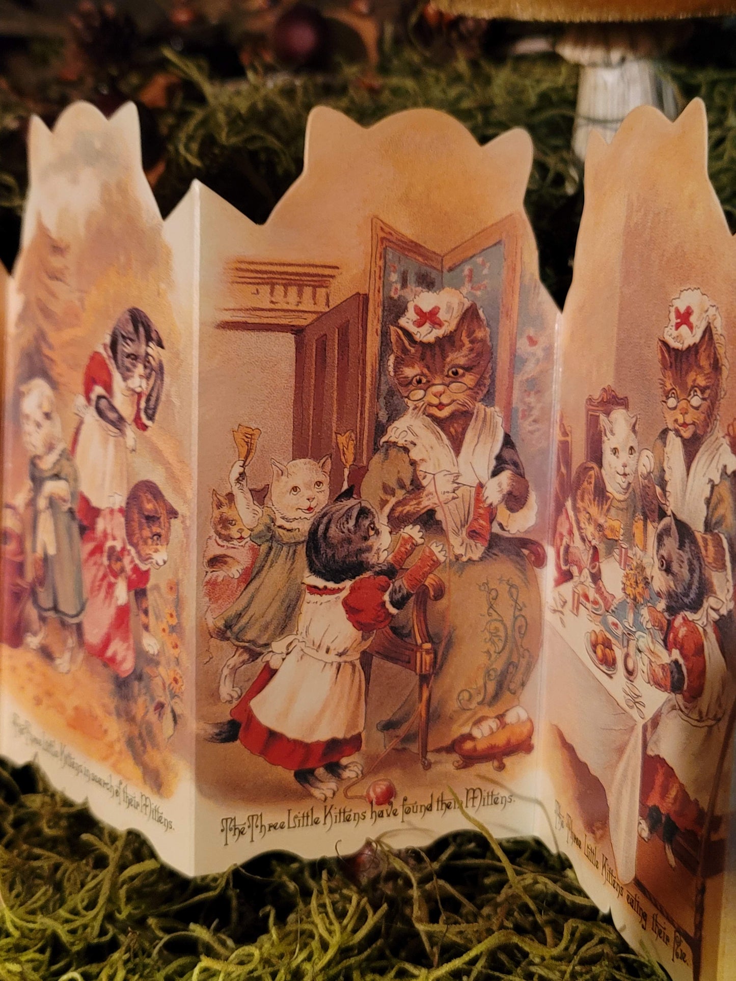 Vintage Victorian Style Three Kittens Fold Out Panorama Card