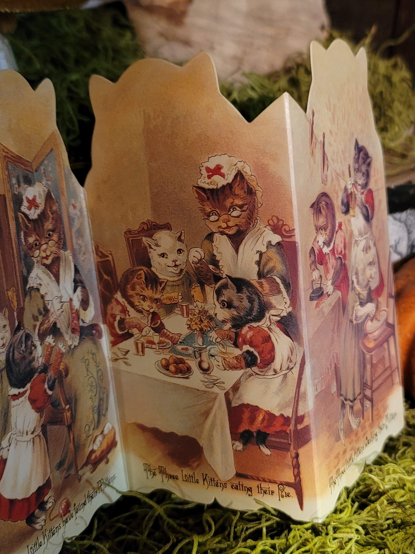 Vintage Victorian Style Three Kittens Fold Out Panorama Card
