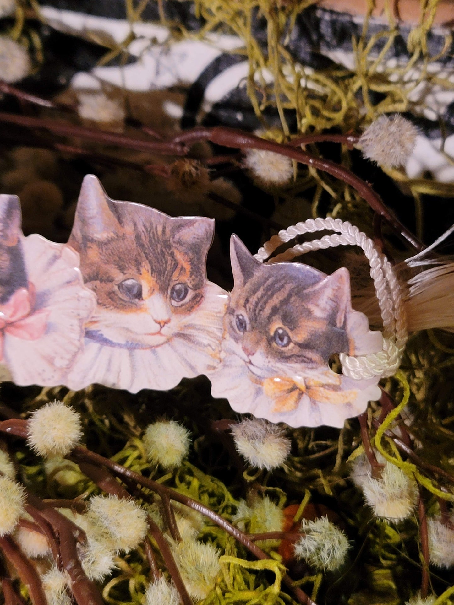 Vintage Victorian Style Die Cut Embossed Kitten Cats Book Mark